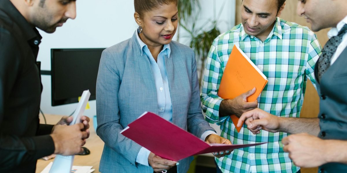 An expert guides a client through the complex stages of property acquisition.