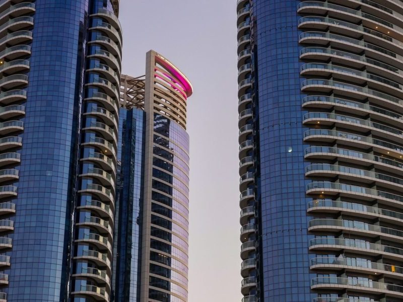 How to Choose the Best Real Estate Company in Dubai: 8 Key Criteria