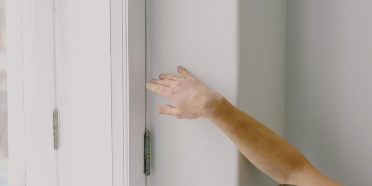 Performing a thorough inspection during the handover process of a new apartment in Dubai.