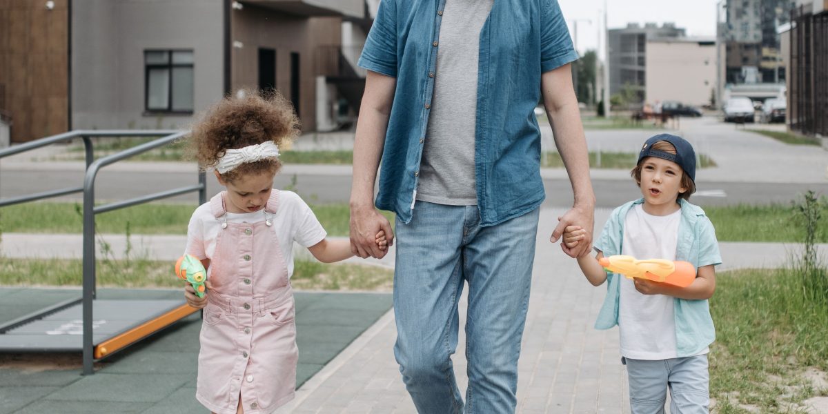 Families enjoy green spaces and amenities in a vibrant Dubai community.